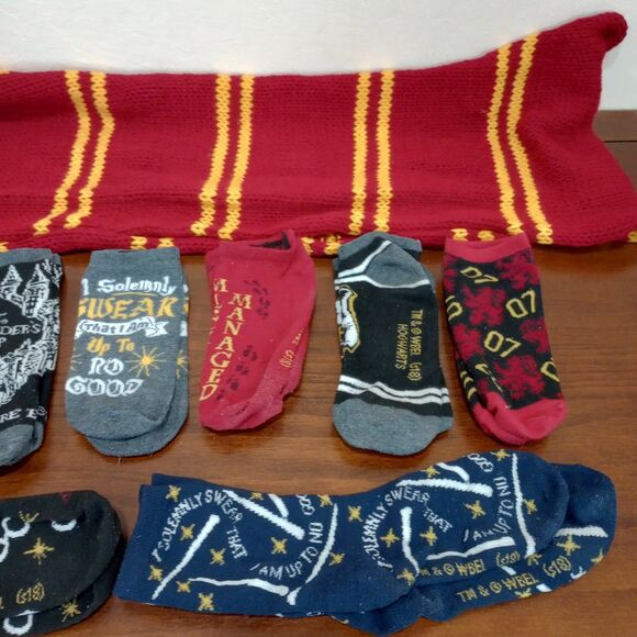 Harry Potter Accessories Bundle ~ Scarf, Hat, Socks - Picture 3 of 3